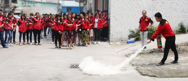 歐恩照明 組織全體員工進(jìn)行消防安全演習(xí) 深入貫徹落實(shí)“一暢兩會”